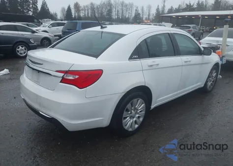 2014 Chrysler 200 Lx z USA, uszkodzony, nr VIN 1C3CCBAB4EN231563